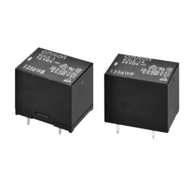 Zwei schwarze Omron-Relais für 12V- und 24V-Gleichstrom, nebeneinander dargestellt. Sie haben Beschriftungen mit technischen Spezifikationen.