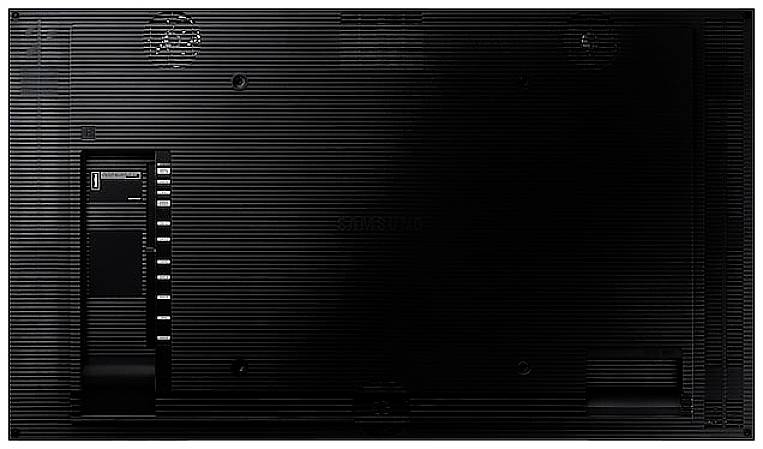 Rückseite eines schwarzen Fernsehers mit verschiedenen Anschlüssen auf der linken Seite, darunter HDMI- und USB-Ports.