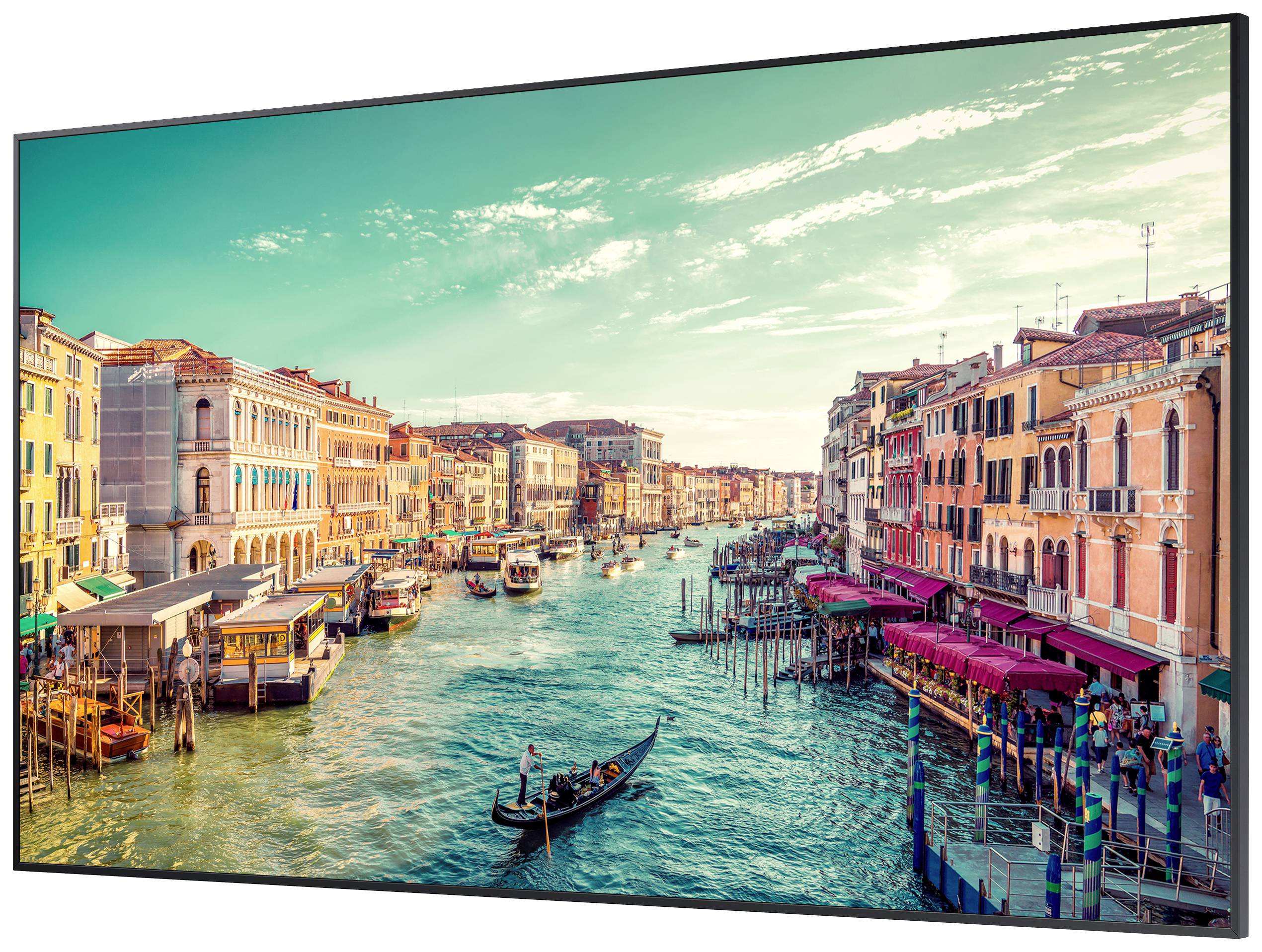 Eine sonnige Szene am Canal Grande in Venedig mit bunten Gebäuden und Gondeln, die im Wasser gleiten.