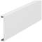 Ein weißes, rechteckiges Metallprofil mit gerippter Oberfläche, geeignet als Kantenabdeckung oder Verkleidungselement in Bauprojekten.