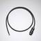 Schwarzes Coil-Kabel mit offenem Ende links und Stecker rechts; für elektrotechnische Anwendungen.