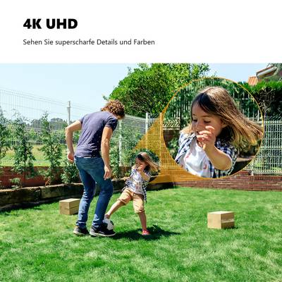 Ein Kind und ein Erwachsener spielen auf einer Wiese. Ein vergrößerter Kreis zeigt die Details des Kindes genauer an. Text: '4K UHD'.