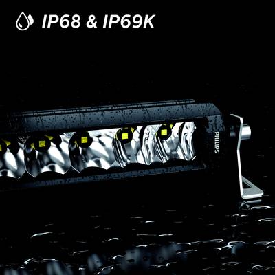Ein LED-Lichtbalken mit der Beschriftung 'IP68 & IP69K', was auf eine hohe Wasser- und Staubbeständigkeit hinweist.