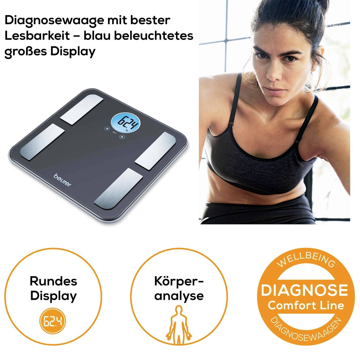 'Diagnosewaage mit blau beleuchtetem Display und bester Lesbarkeit. Geeignet für Körperanalyse. Frau in Sportbekleidung im Hintergrund.'