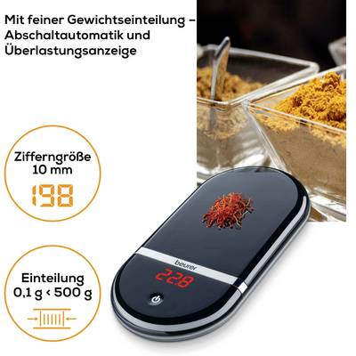 Elektronische Feinwaage auf einem Tisch, zeigt 22,8 g an. Daneben Gewürzbehälter. Text beschreibt Präzision und Überlastungsanzeige.