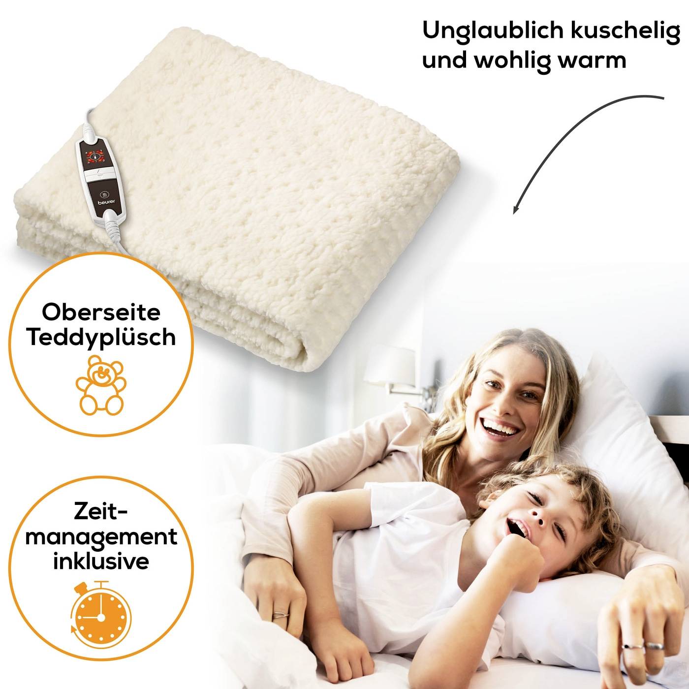 Eine Frau und ein Kind lächeln im Bett, unter einer kuscheligen Decke mit Heizfunktion. Text: 'Unglaublich kuschelig und unglaublich warm'.