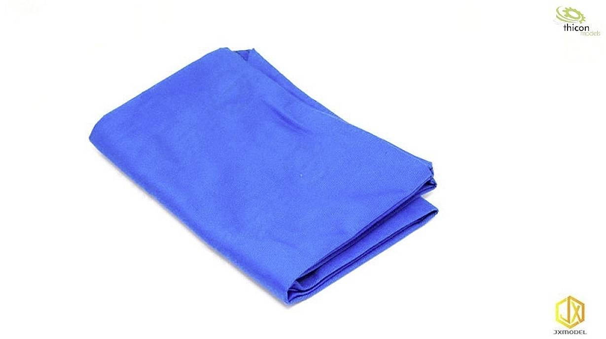 Blauer, gefalteter Stoff auf weißem Hintergrund.