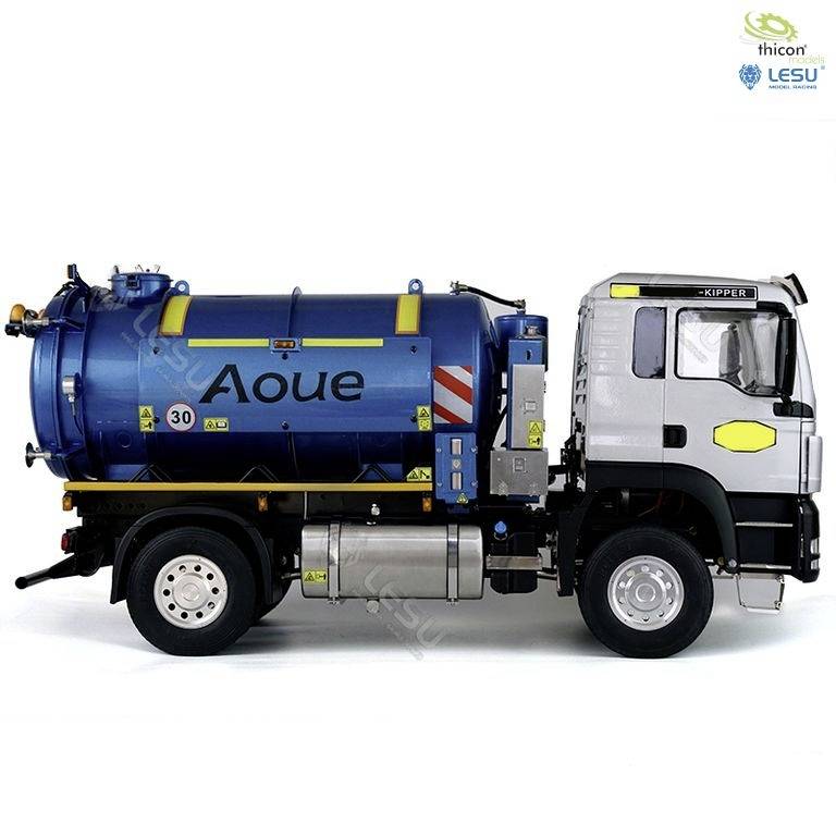 Ein blauer Tanklaster mit der Aufschrift 'Aoue' und Gefahrnummer 30, seitlich aufgenommen. Oben links sind Logos von Thicon und LESU.