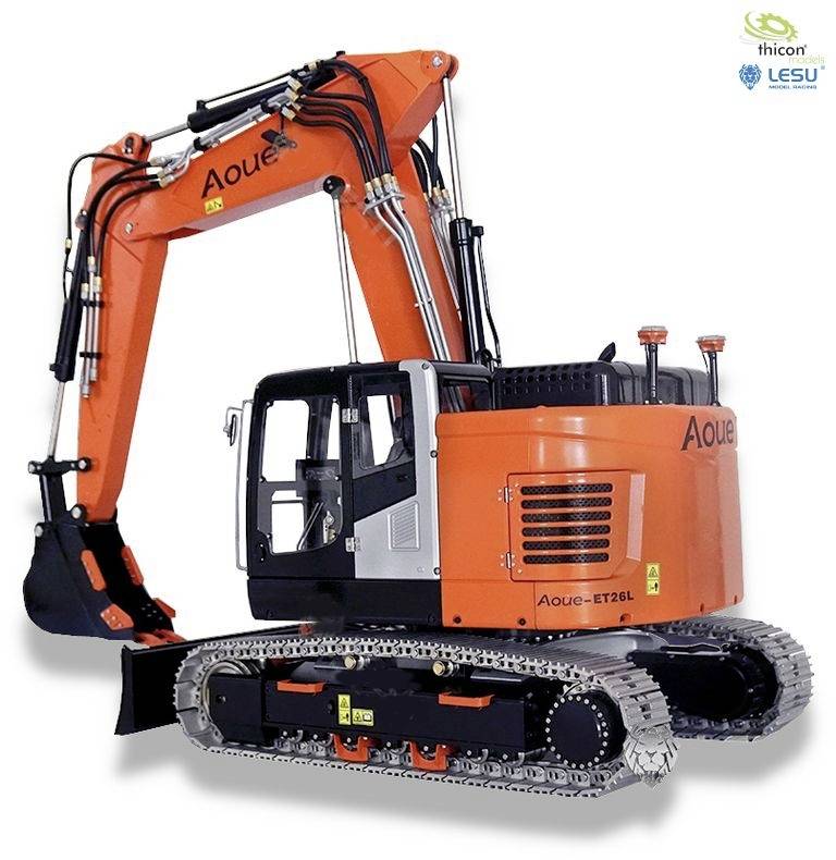 Ein orangefarbener Bagger mit Kettenlaufwerk, seitlicher Aufschrift 'AOLUE'. Oben rechts befinden sich zwei Logos.