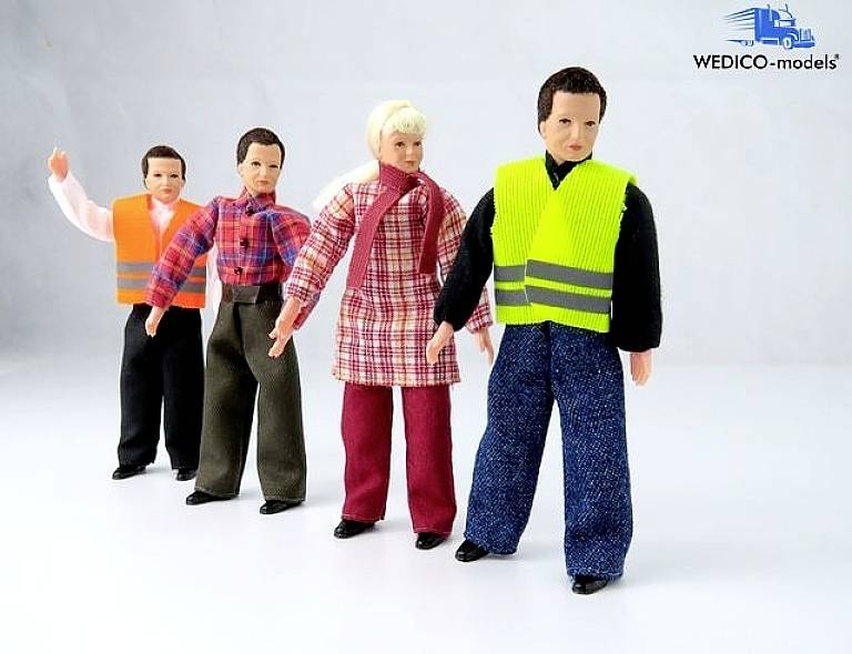 Eine Gruppe von vier Puppen in Arbeitskleidung steht in einer Reihe. Eine Puppe trägt eine gelbe Weste. Markenlogo in der Ecke.