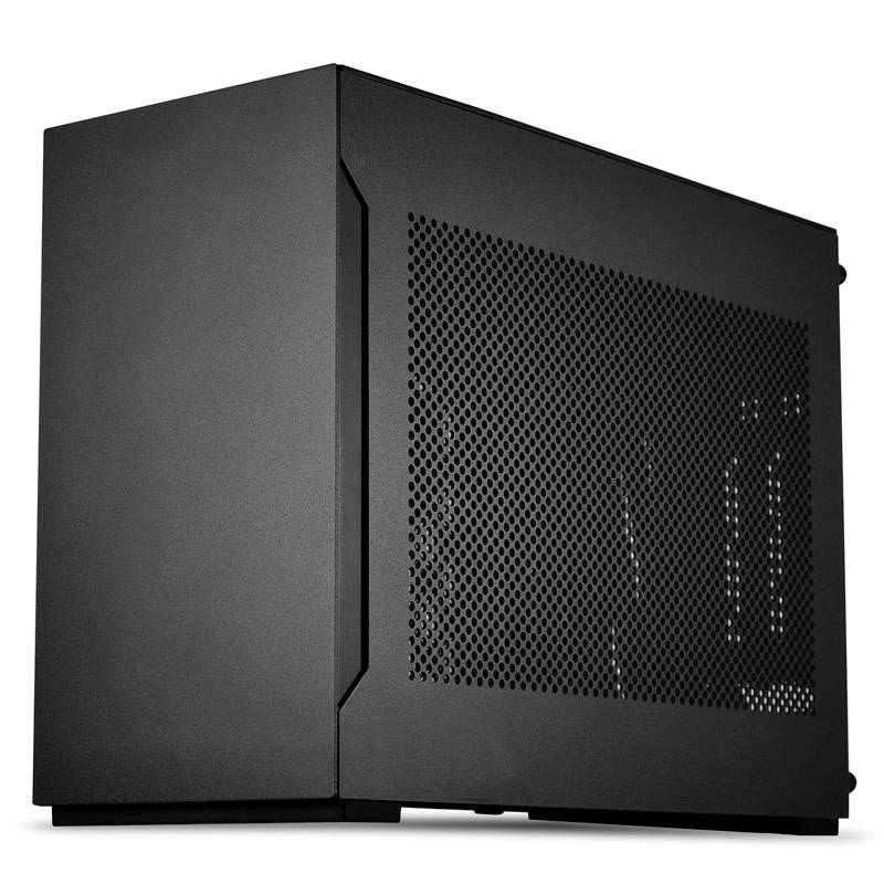 Schwarzes Computergehäuse mit perforierter Seitenwand zur Belüftung. Minimalistisches Design, ohne sichtbare Marken- oder Logoelemente.