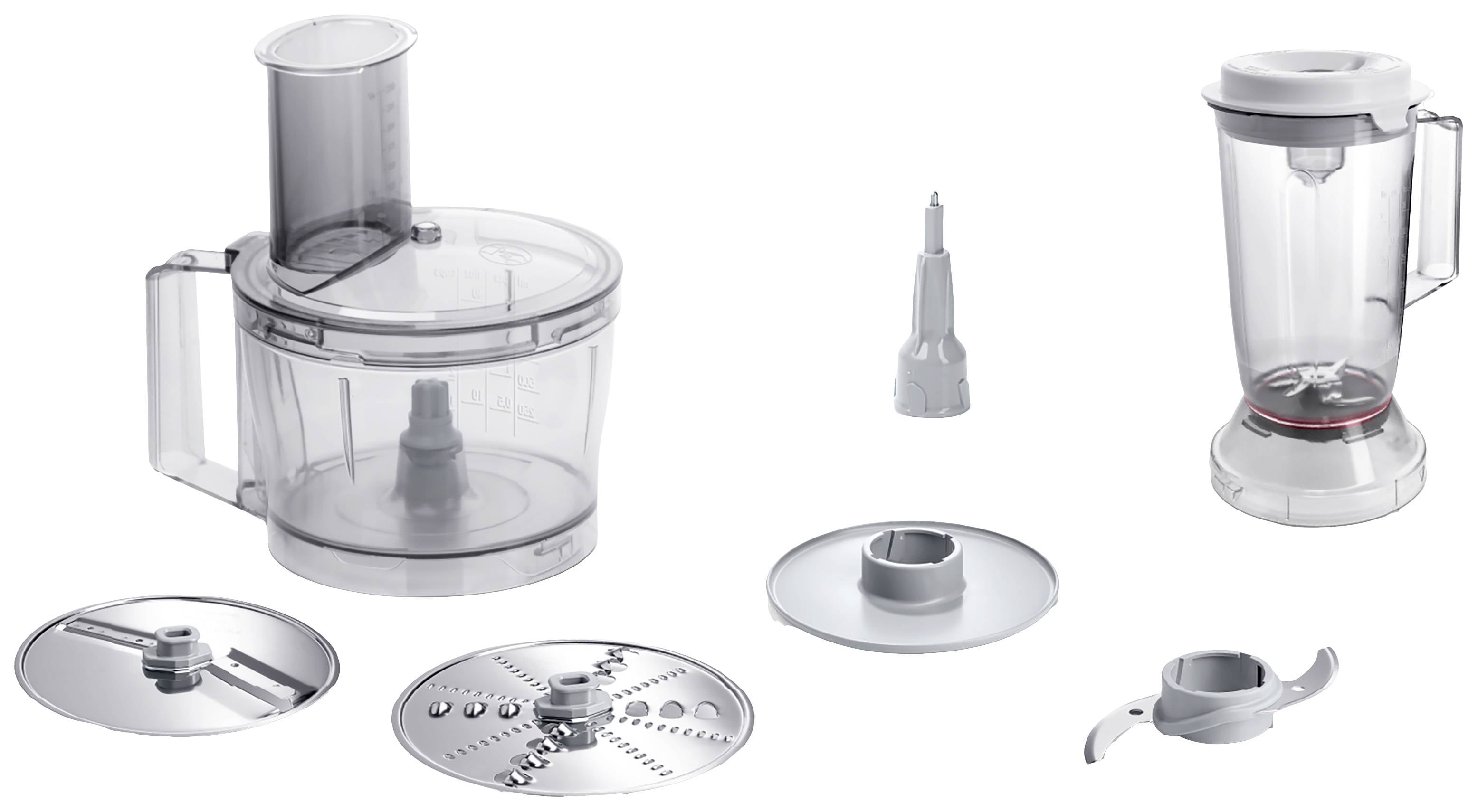 Einzelne Zubehörteile eines Küchenprozessors, darunter eine große Schüssel mit Deckel, Schneideinsätze und ein Mixeraufsatz.
