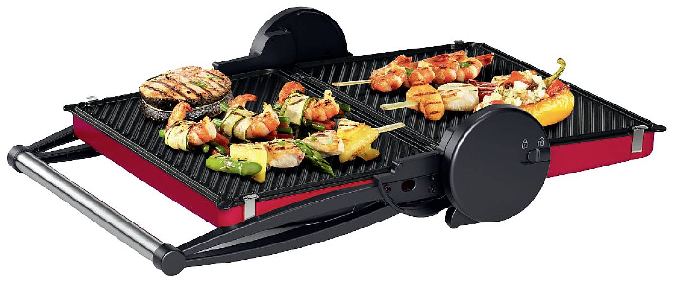 Ein elektrischer Tischgrill mit zwei Grillflächen, auf dem diverse gegrillte Speisen wie Hühnchen-Spieße und Gemüse liegen.