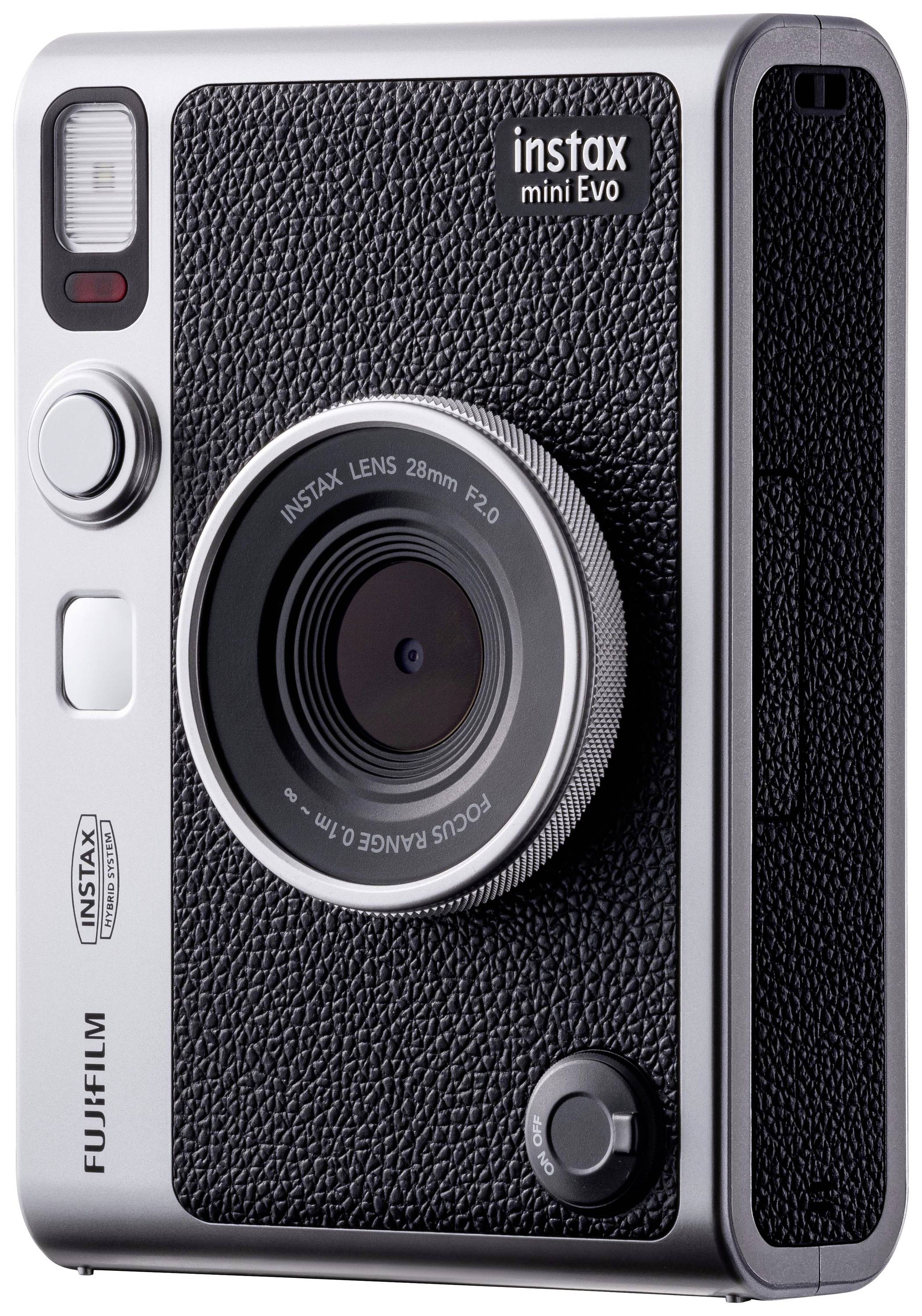 Eine Fujifilm Sofortbildkamera, Modell 'Instax Mini Evo', mit schwarzem und silbernem Design, großem Objektiv und Bedienelementen.