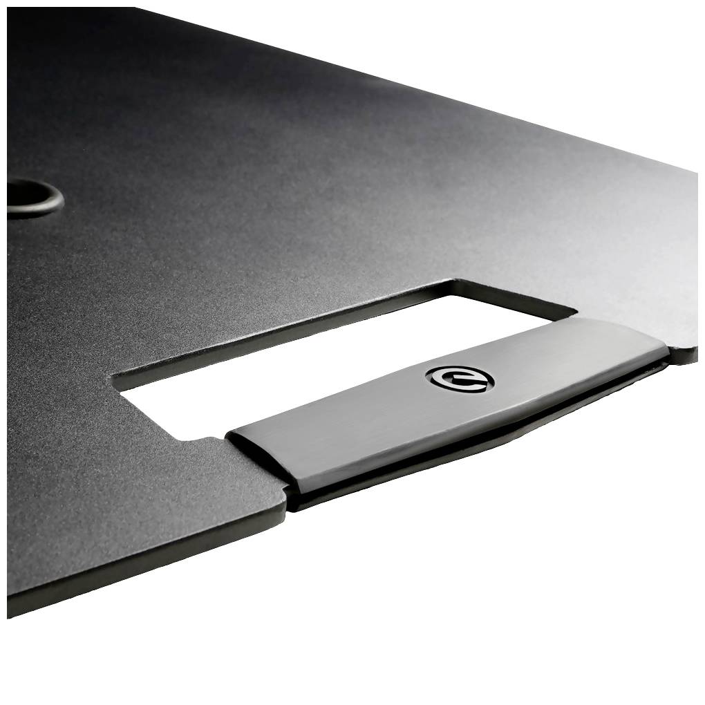 Ein schwarzes Kunststoffteil mit einem Griffbereich und einem Loch oben links, möglicherweise ein Deckel oder eine Abdeckung.