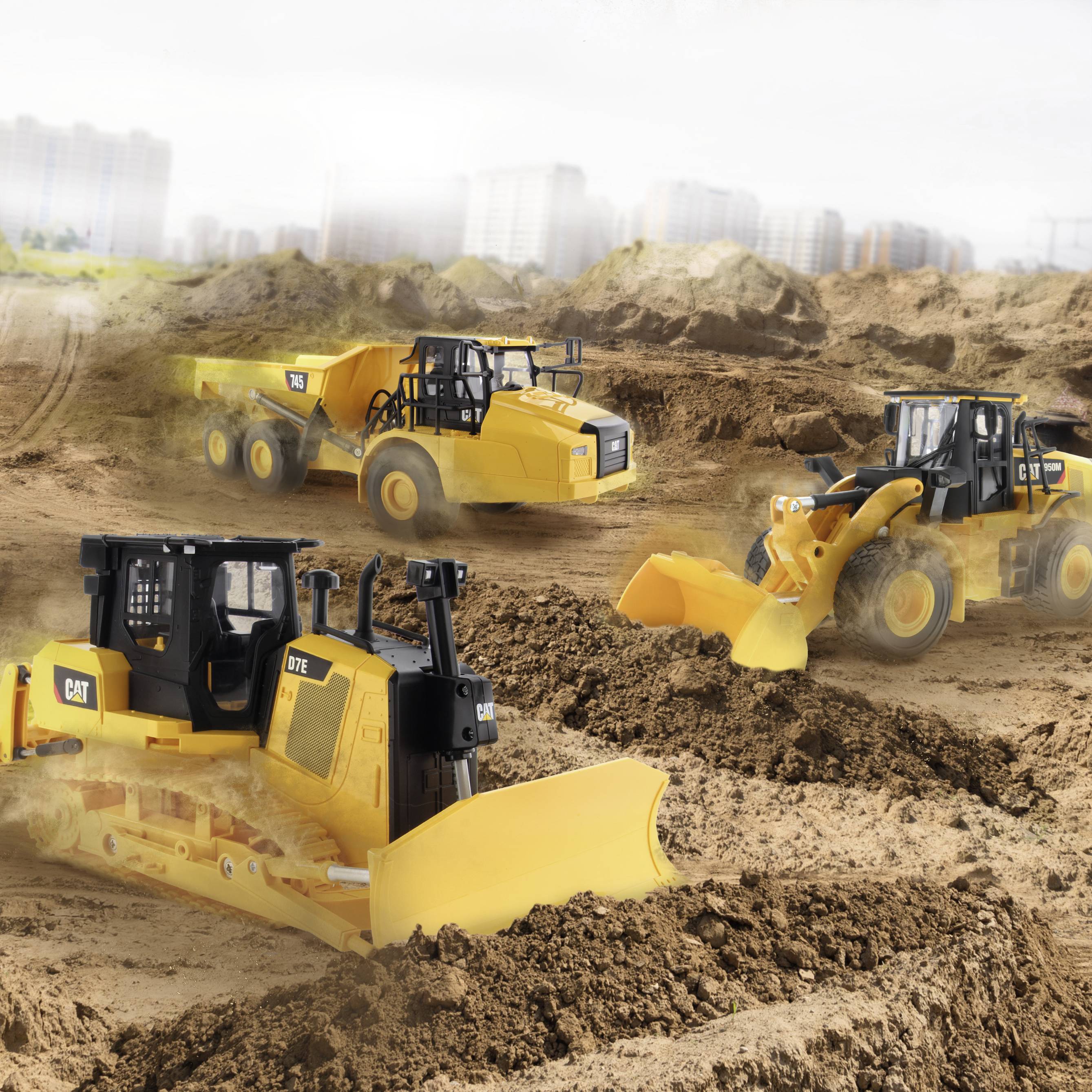 Baustellenfahrzeuge bewegen Erde auf einer Baustelle mit Wolkenkratzern im Hintergrund. Ein Bulldozer, ein Kipper und ein Radlader sind zu sehen.