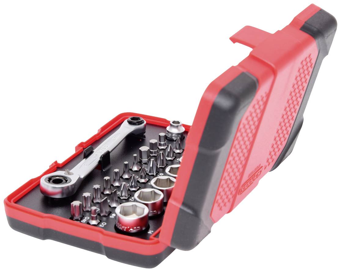 Ein rotes Werkzeugset mit einem Knarrenschlüssel und verschiedenen Bits in einem Etui. Ideal für Heimwerkerarbeiten.