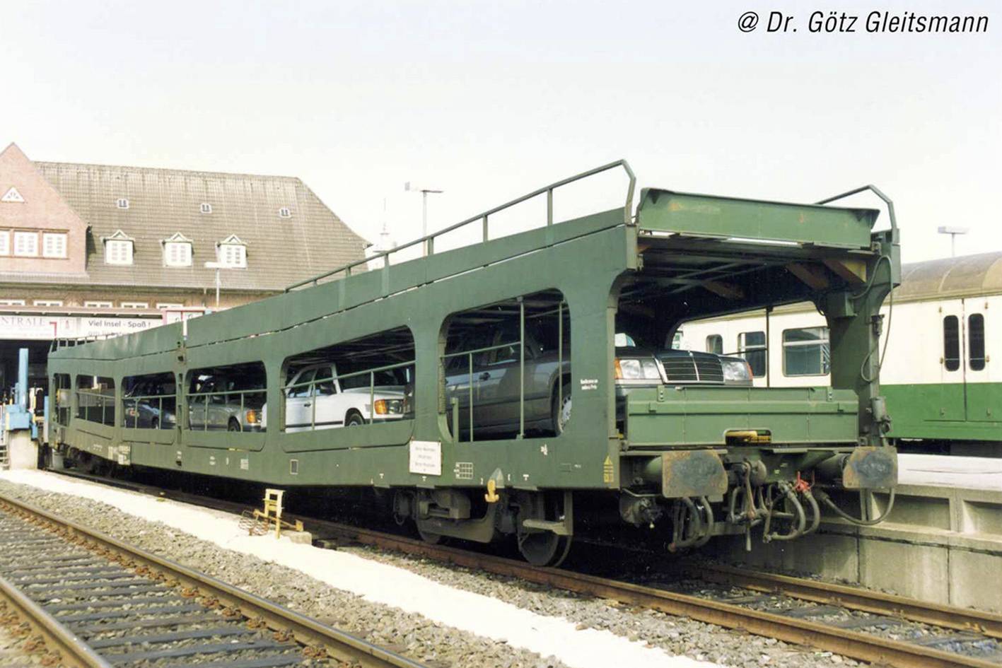 Arnold HN4353 N 2er-Set, Autotransportwagen DDm der DR-1