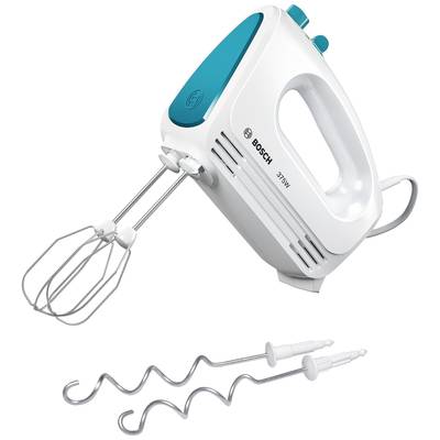 Ein weißer Handmixer mit blauem Griff und zwei Knöpfen. Darunter liegen zwei Quirl- und zwei Knethaken.