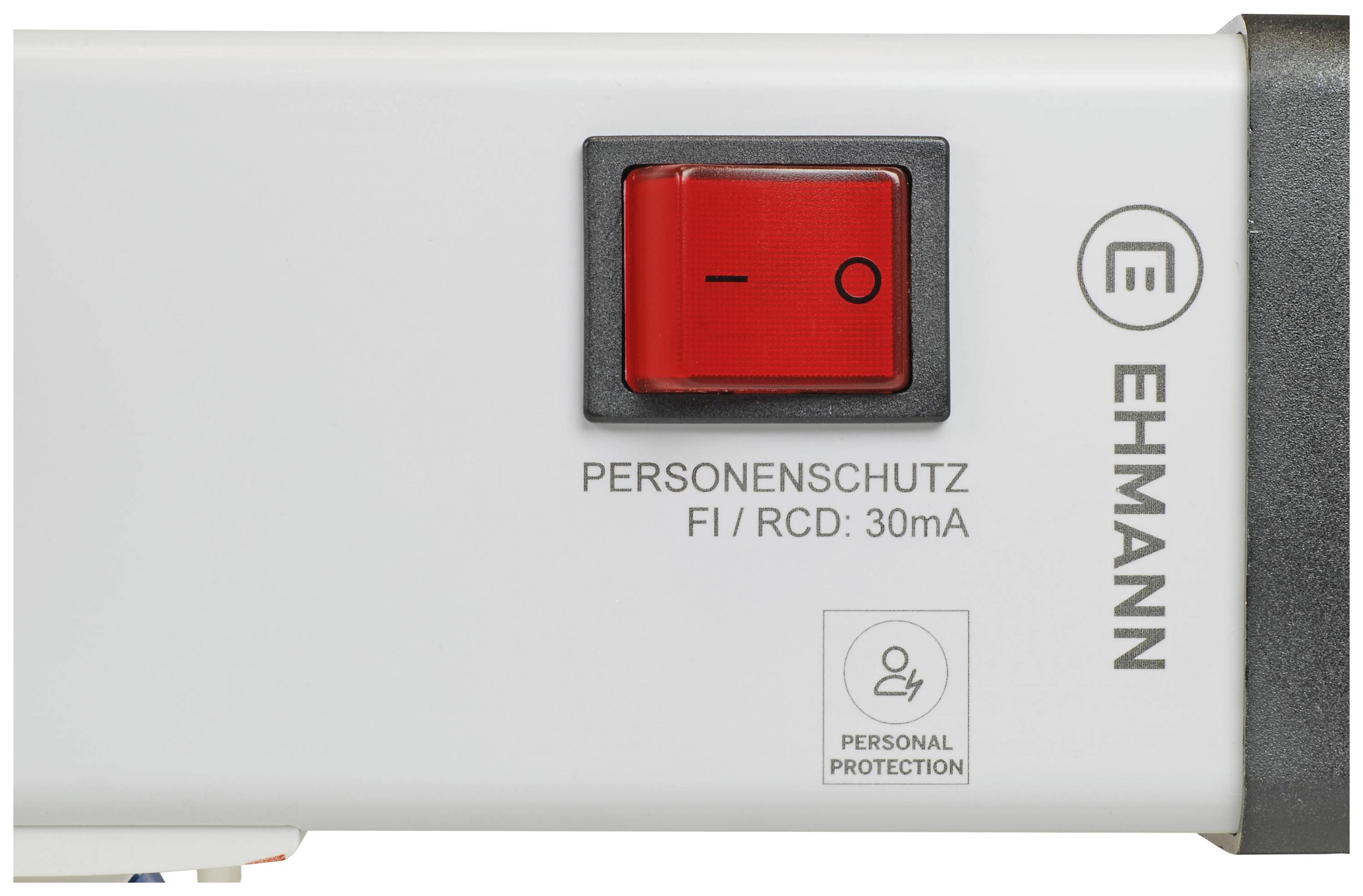 Eine Steckdosenleiste mit rotem Ein-/Ausschalter, Beschriftung 'PERSONENSCHUTZ FI/RCD: 30mA' und Symbol für Personenschutz.