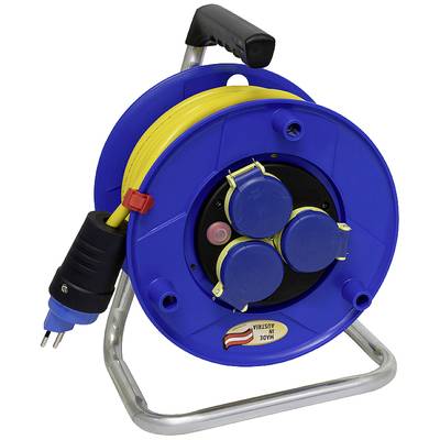 Blaue Kabeltrommel mit drei Steckdosen, gelbem Kabel und schwarzem Griff, auf einem silbernen Gestell; 'Made in Austria' Zeichen.