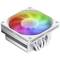 Ein weißer CPU-Kühler mit einem Lüfter, der in Regenbogenfarben leuchtet, zeigt ein modernes Design und betont Kühlungstechnologie.