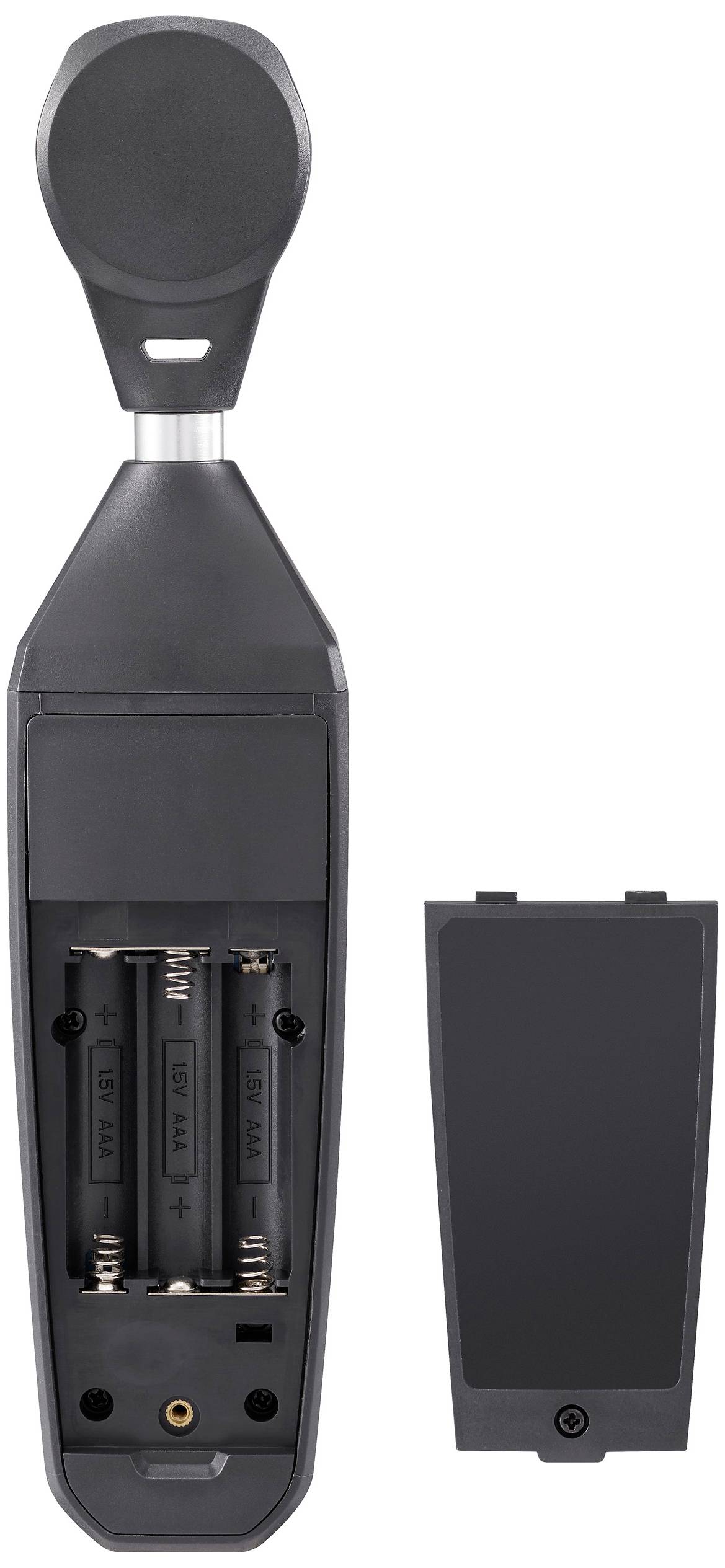 Schallpegelmesser mit abgenommenem Batteriefachdeckel. Zwei AA-Batterien sind sichtbar und werden zur Energieversorgung verwendet.