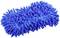 Ein blauer, länglicher Reinigungsschwamm mit vielen kurzen, dichten Fasern, ähnlich einem Chenille-Design, auf einer weißen Fläche.