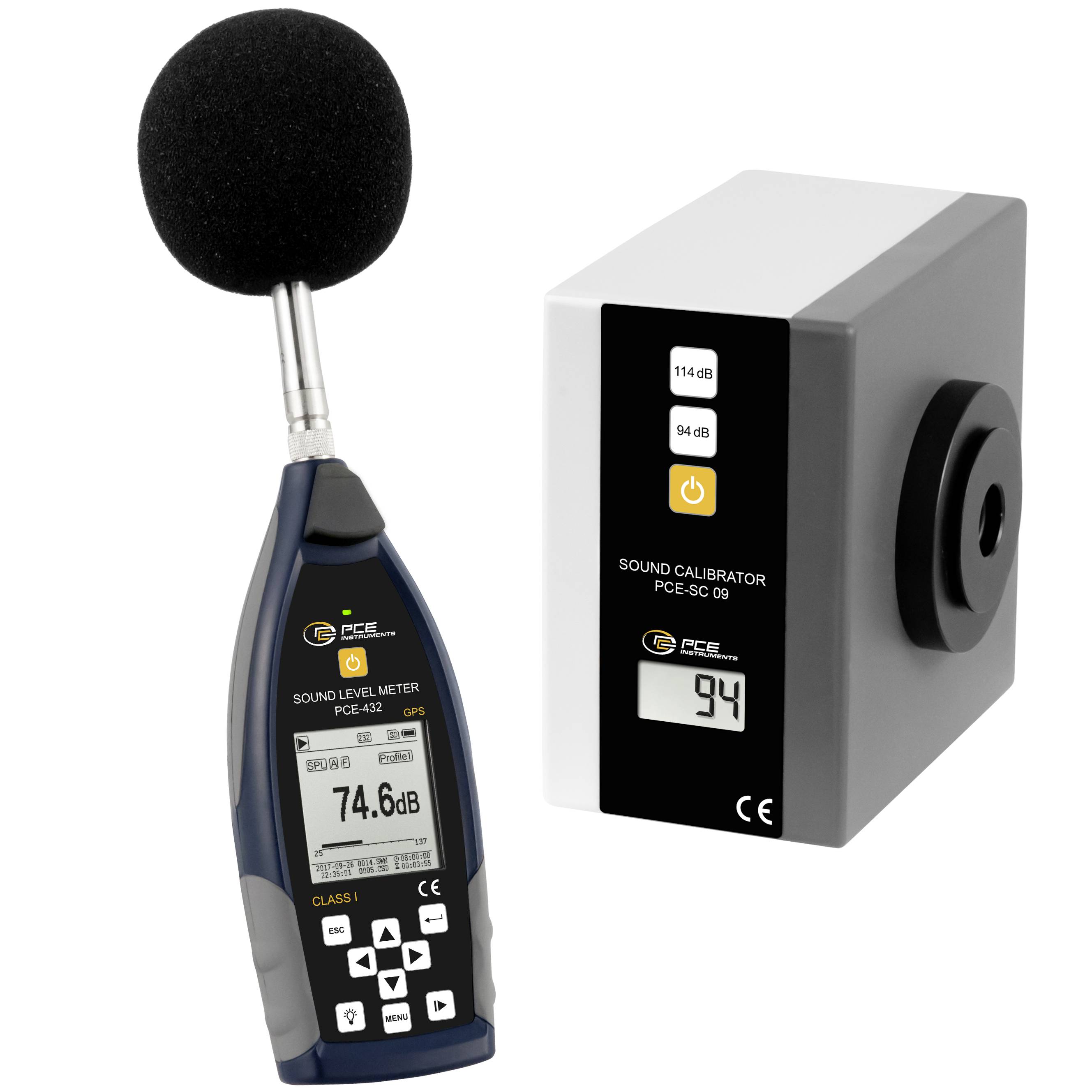 Schallpegelmesser mit Schaummikrofon neben einem Schallkalibriergerät, beide zeigen Dezibel-Messwerte für die Audiomessung an.
