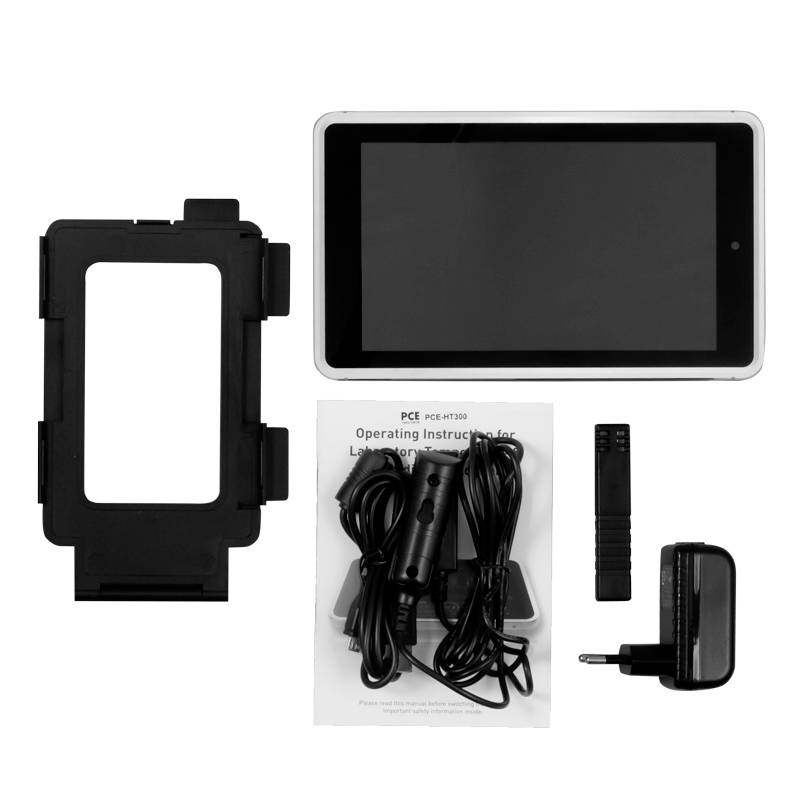 Ein tragbares digitales Gerät mit Bildschirm, umgeben von Halterung, Ladekabel und Bedienungsanleitung auf weißem Hintergrund.