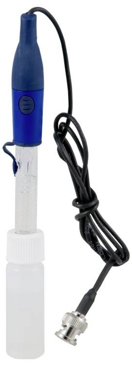 Blaueres tragbares elektronisches Prüfgerät mit angeschlossenem Kabel und Metallstecker, aufrecht auf einer durchsichtigen Probennahmeflasche angezeigt.