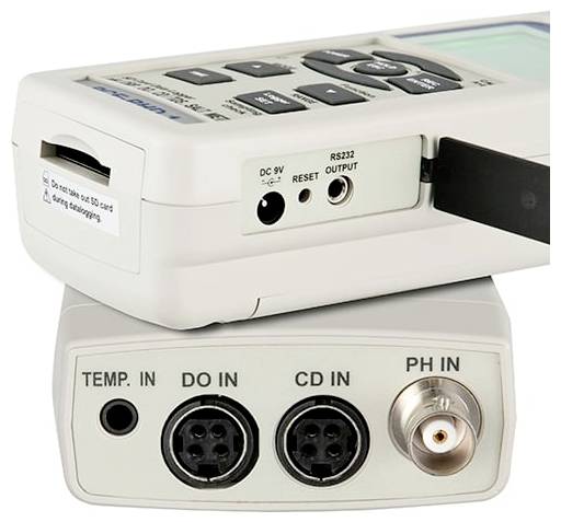 Weißer elektronischer Regler mit Tastatur und Anschlüssen, mit beschrifteten Eingängen für TEMP IN, DO IN, CD IN, PH IN, sowie DC 9V und RS232-Ausgang.
