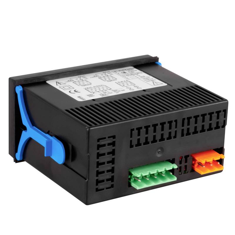 Schwarzes elektrisches Steuergerät mit farbigen Anschlussklemmen und technischer Beschriftung auf der Oberseite, seitlich blau geklemmt.