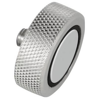Nahaufnahme eines geriffelten Metalldruckknopfes mit einer flachen kreisförmigen Fläche, im Winkel vor weißem Hintergrund gezeigt.