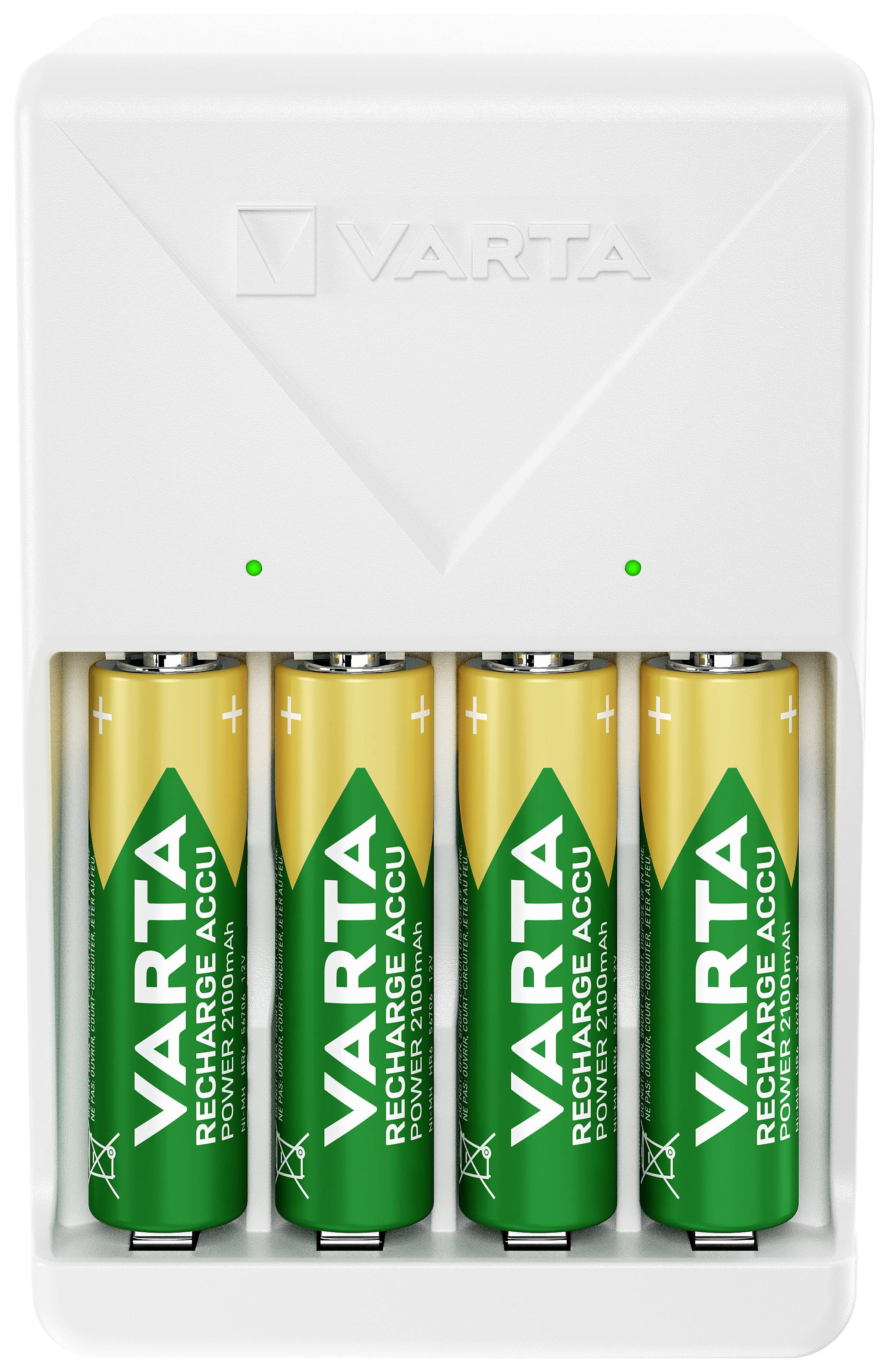 Vier VARTA AA-Akkus in einem weißen Ladegerät. Alle Akkus sind grün und gelb mit dem VARTA-Logo, und das Ladegerät hat zwei grüne LEDs.