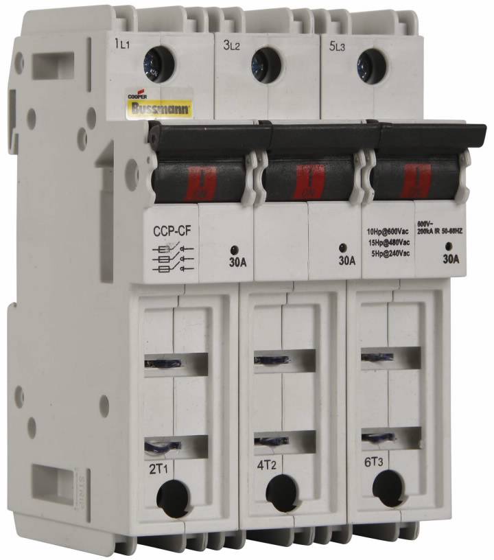 Ein dreipoliger Leistungsschutzschalter mit Beschriftung der Stromstärke '30A'. Geeignet zur Steuerung elektrischer Stromkreise.