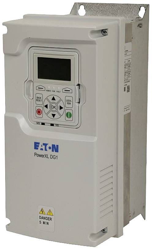 Ein weißer Frequenzumrichter der Marke Eaton, Modell PowerXL DG1, mit Bedienfeld und Warnaufkleber 'Danger 5 Min' an der Unterseite.