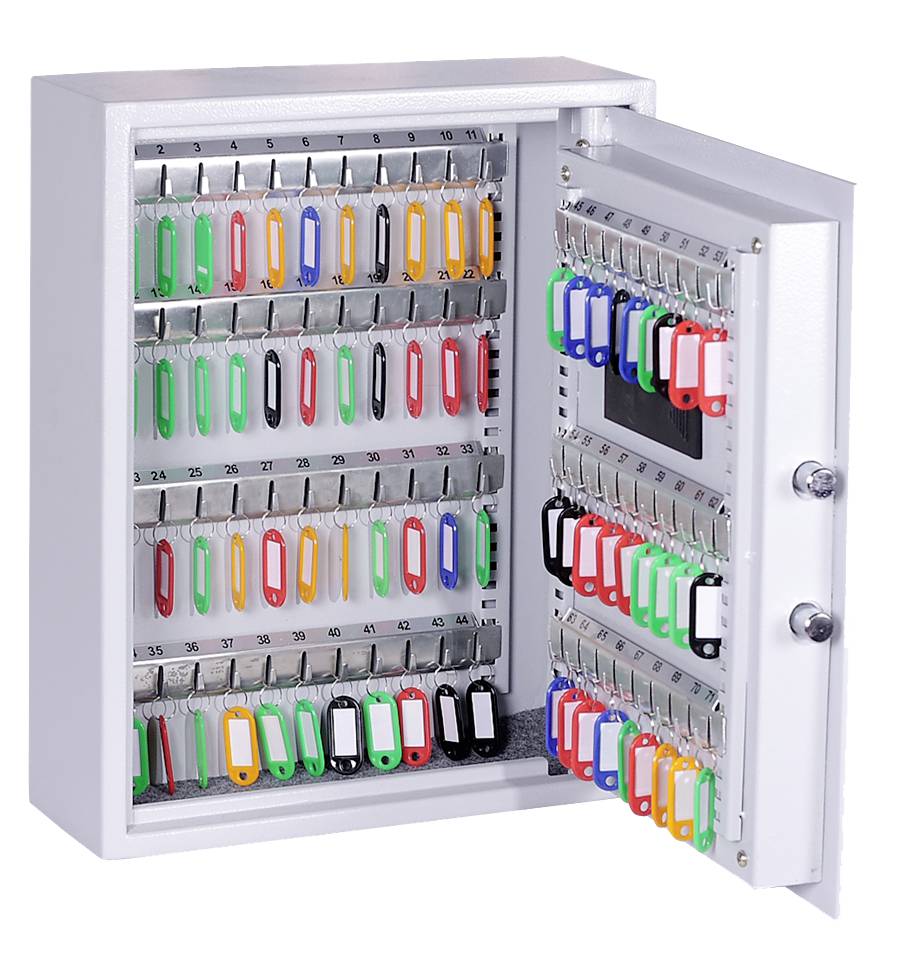 Ein offener Schlüsselschrank mit nummerierten Haken, an denen verschiedene bunte Schlüsselanhänger hängen.