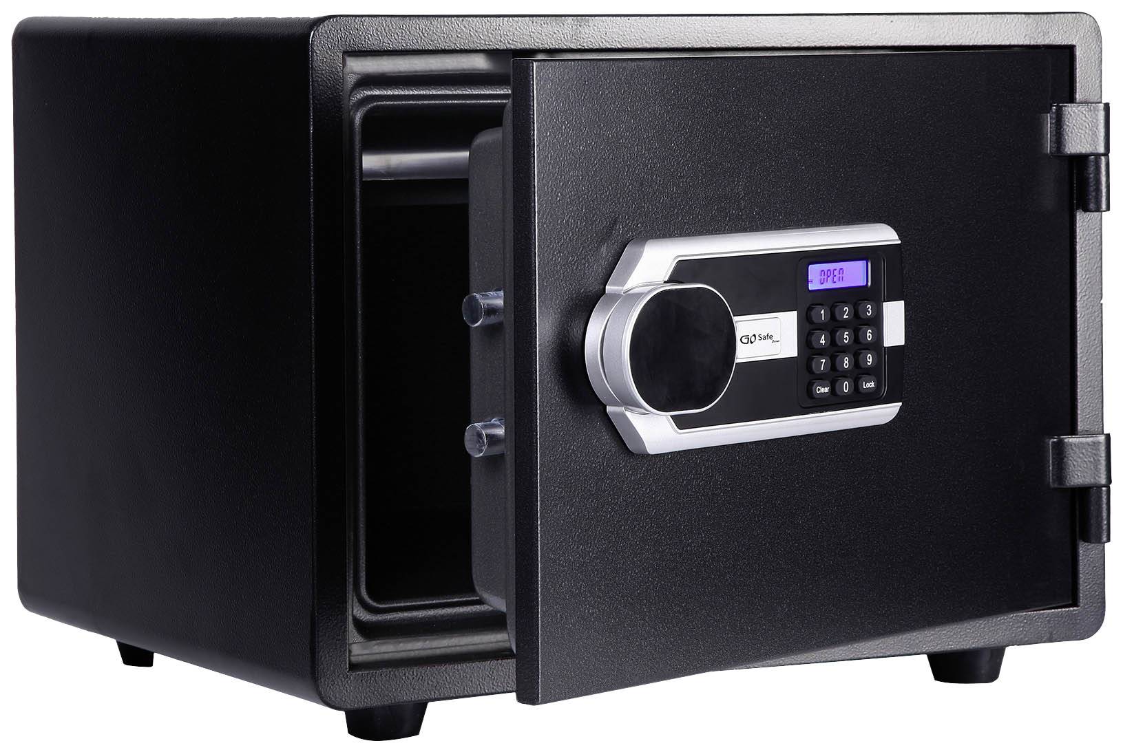 Schwarzer Tresor mit geöffneter Tür, elektronischem Zahlenschloss und digitalem Display. Geeignet zur sicheren Aufbewahrung von Wertsachen.