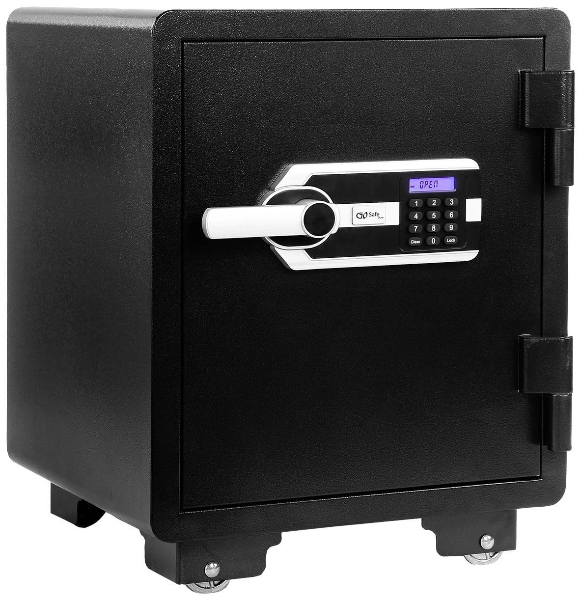 Schwarzer Tresor mit elektronischem Zahlenschloss. Display zeigt 'OPEN'. Steht auf vier Rollen. Geeignet für sichere Aufbewahrung.