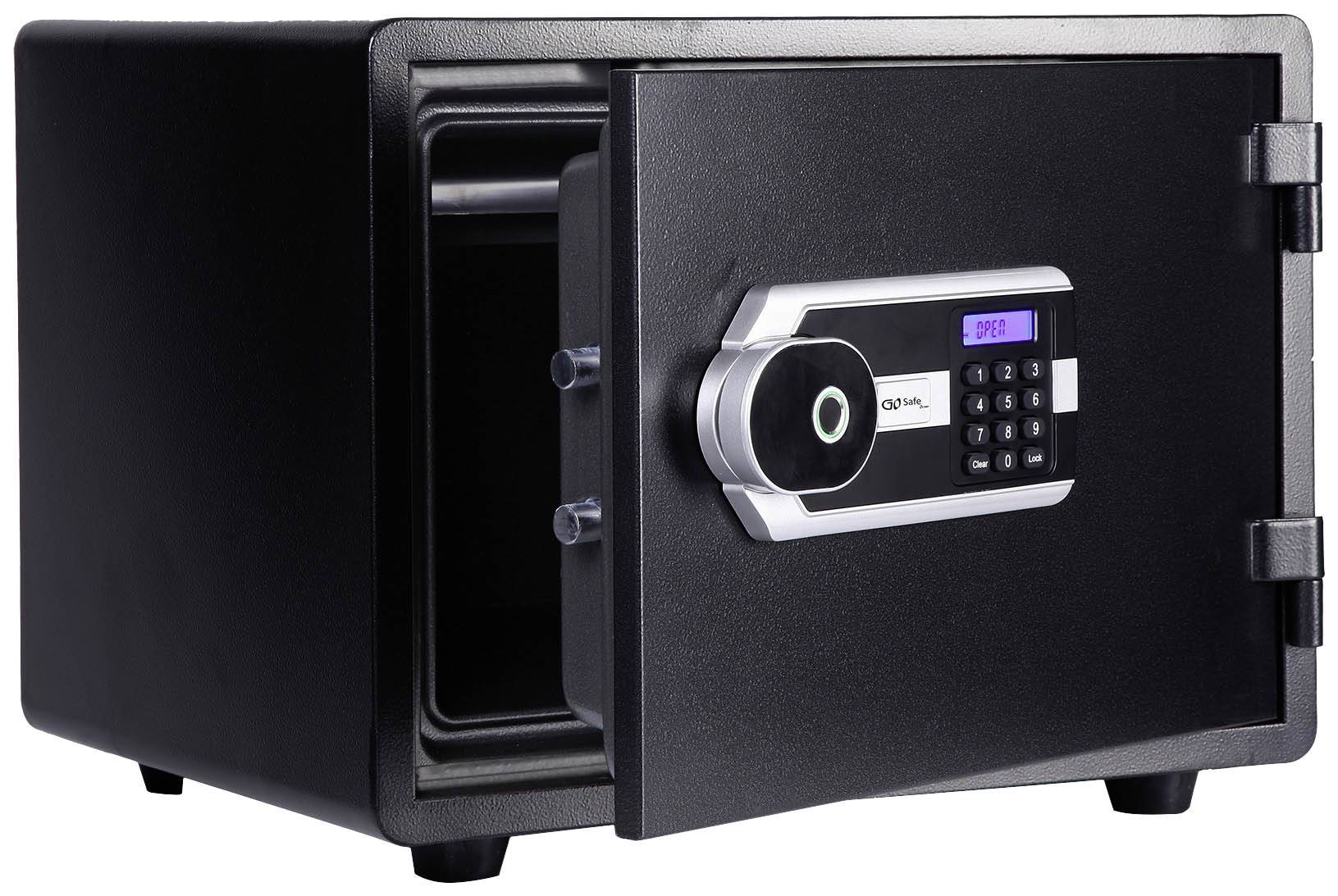 Ein schwarzer Tresor mit geöffneter Tür zeigt ein digitales Zahlenschloss und ein LED-Display. Tresor ist leer.