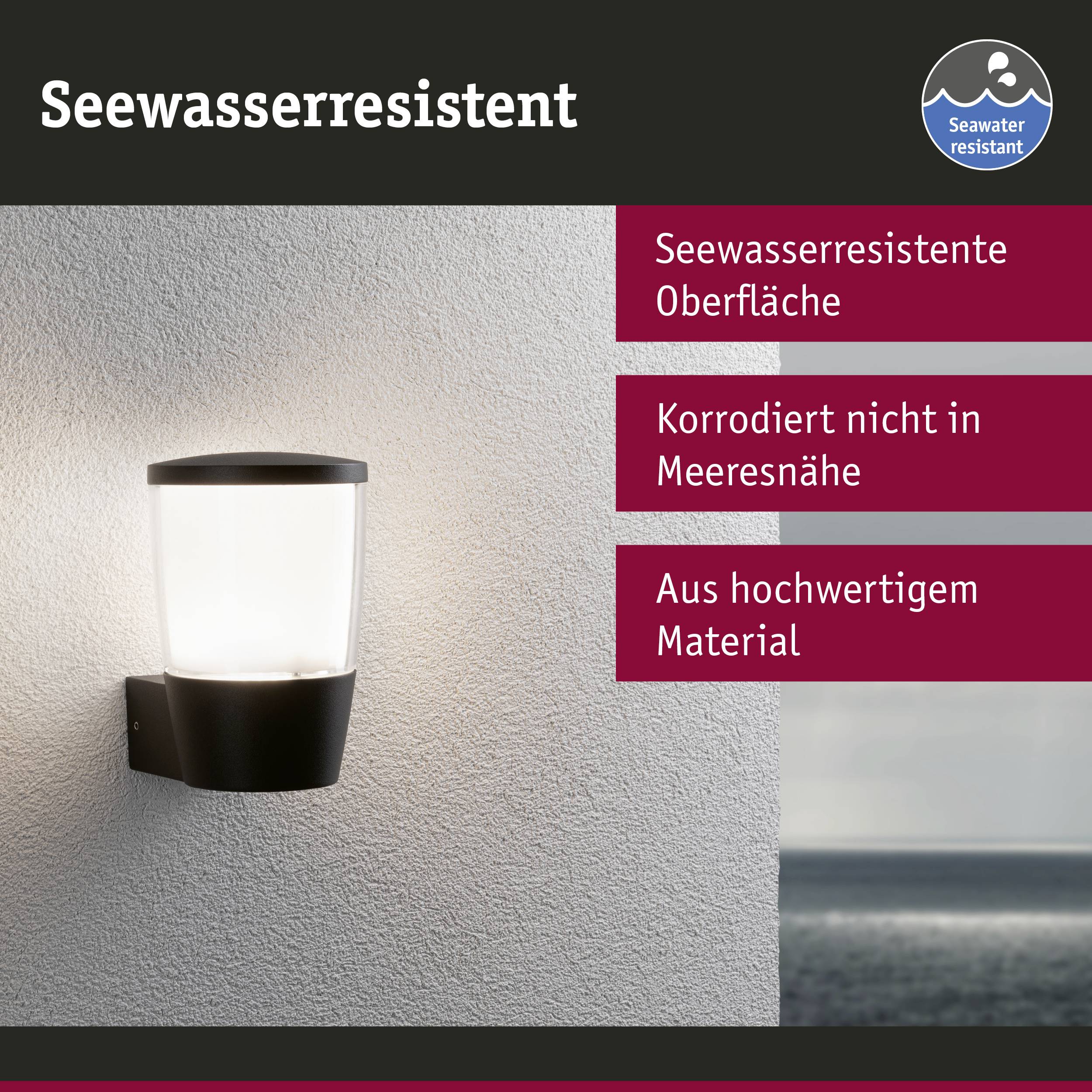 Außenlampe an einer Wand mit Aufschrift 'Seewasserresistent'. Eigenschaften: seewasserresistente Oberfläche, korrodiert nicht in Meeresnähe, hochwertiges Material.
