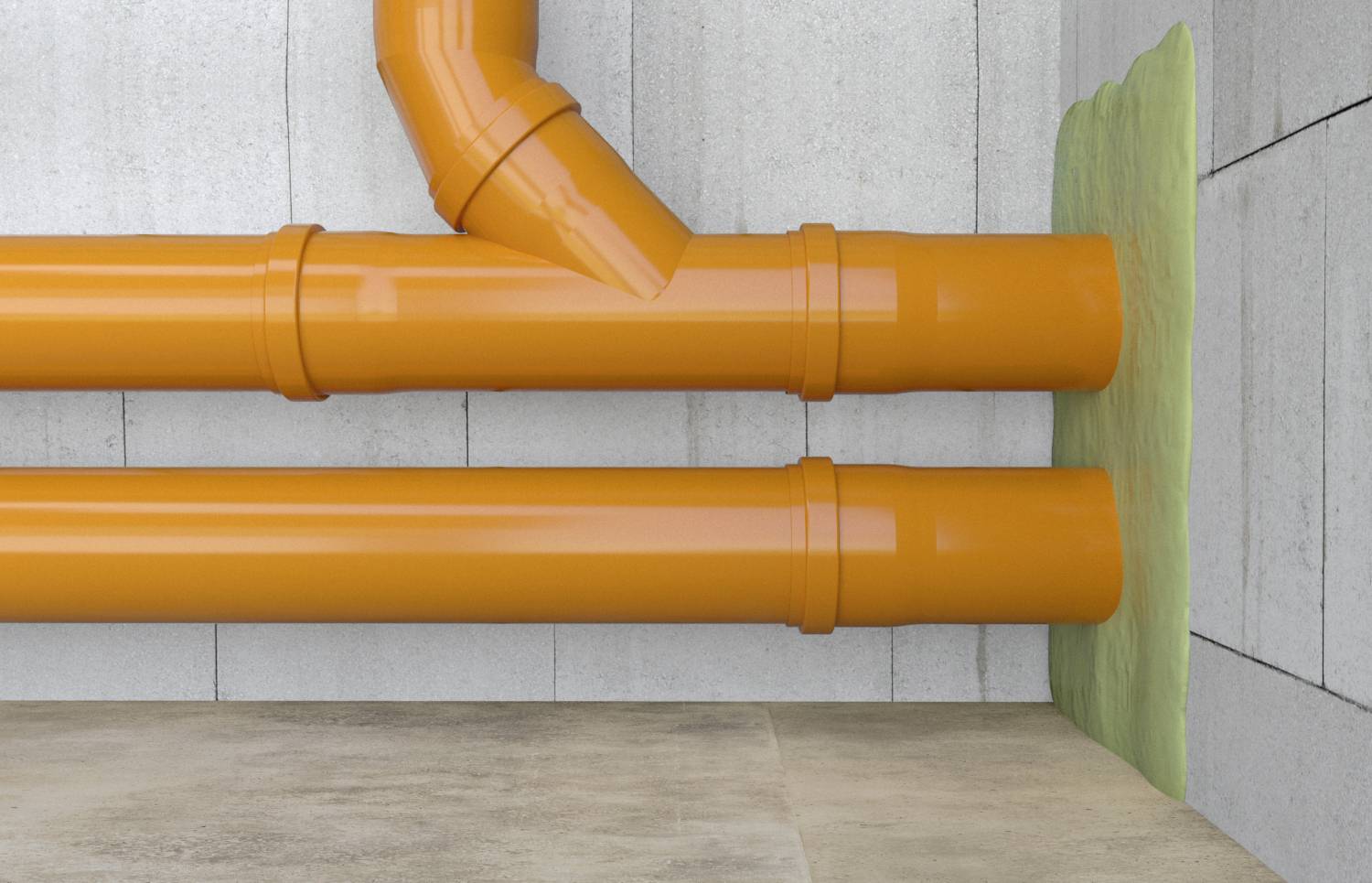 Zwei orangefarbene Rohre verlaufen horizontal an einer grauen Betonwand. Eines der Rohre hat einen Bogen nach unten.