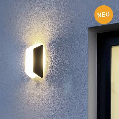 Moderne Außenleuchte an einer Wand neben einem Fenster. Oben rechts ein 'NEU'-Symbol.