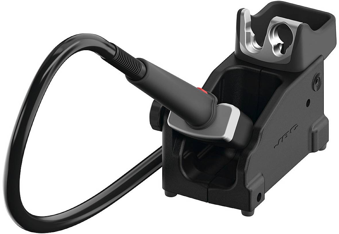Ladegerät für ein Elektrofahrzeug mit einem Stecker, der in die Halterung passt. Schwarzes Design mit einem Schwenkarm für einfaches Laden.