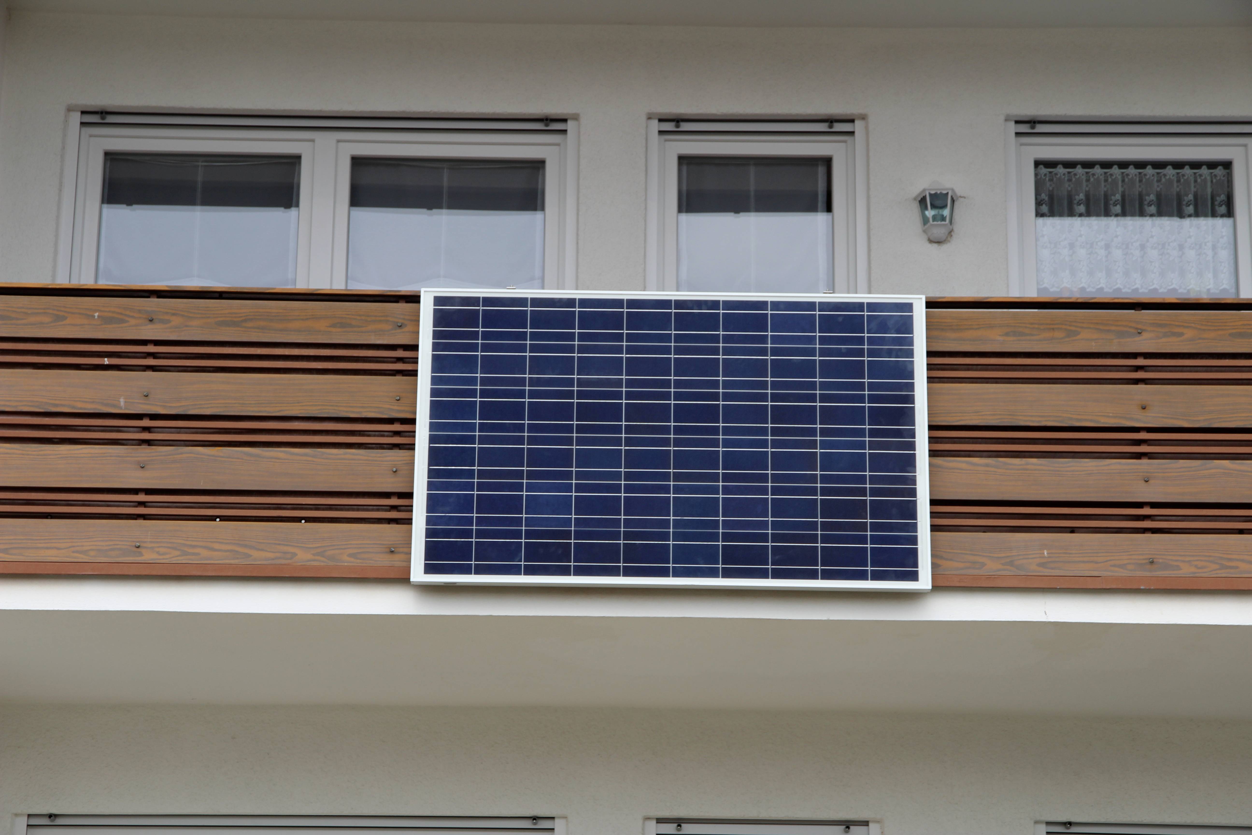 Sunset - Kit solaire 30 Wp avec régulateur de charge et câble de connexion →