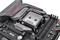 Mainboard mit wassergekühltem CPU-Sockel auf einem ASUS Maximus VIII Extreme. Sichtbar sind Kühlanschlüsse und RAM-Steckplätze.