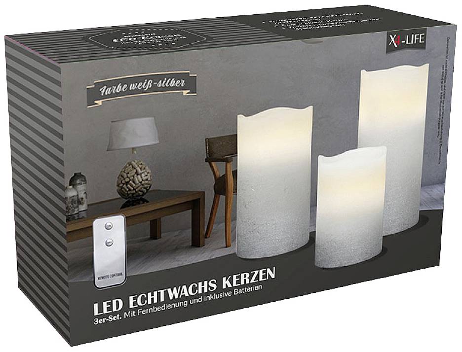 Verpackung von LED-Echtwachskerzen-Set, 3-teilig, mit Fernbedienung. Zwei große und eine kleine Kerze in weiß-silberner Farbe.