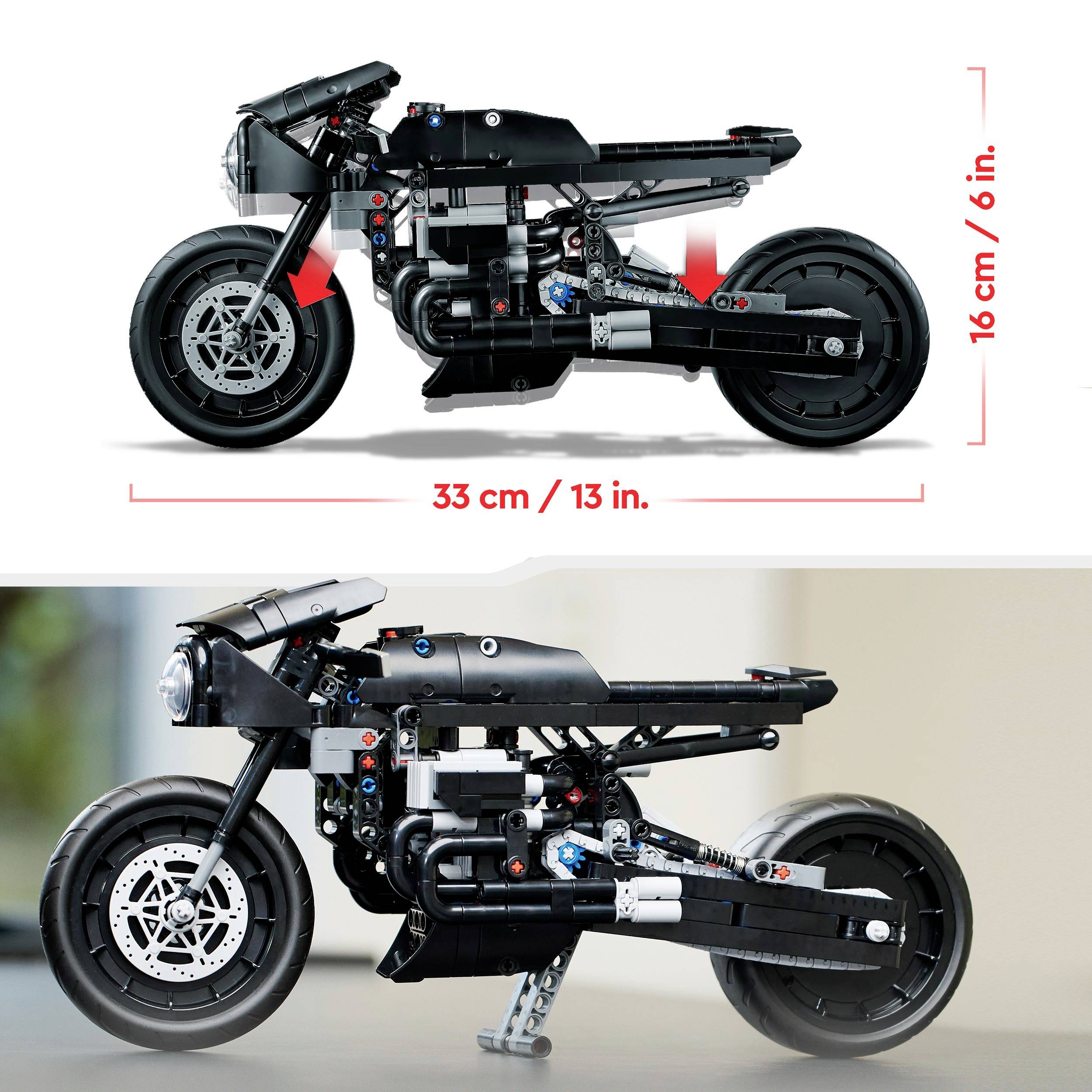 'LEGO Modell eines schwarzen Motorrads' mit Maßen 33 cm lang, 16 cm hoch. Detaillierte technische Struktur, seitliche Ansicht.