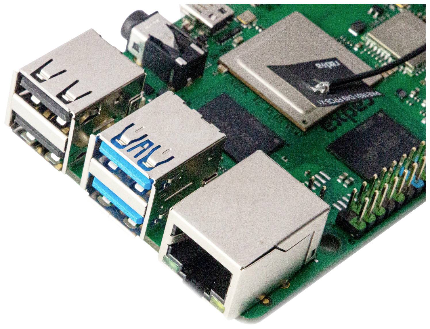 Grüne Hauptplatine mit mehreren USB-Ports, einem Ethernet-Anschluss und einem großen quadratischen silbernen Chip links oben.